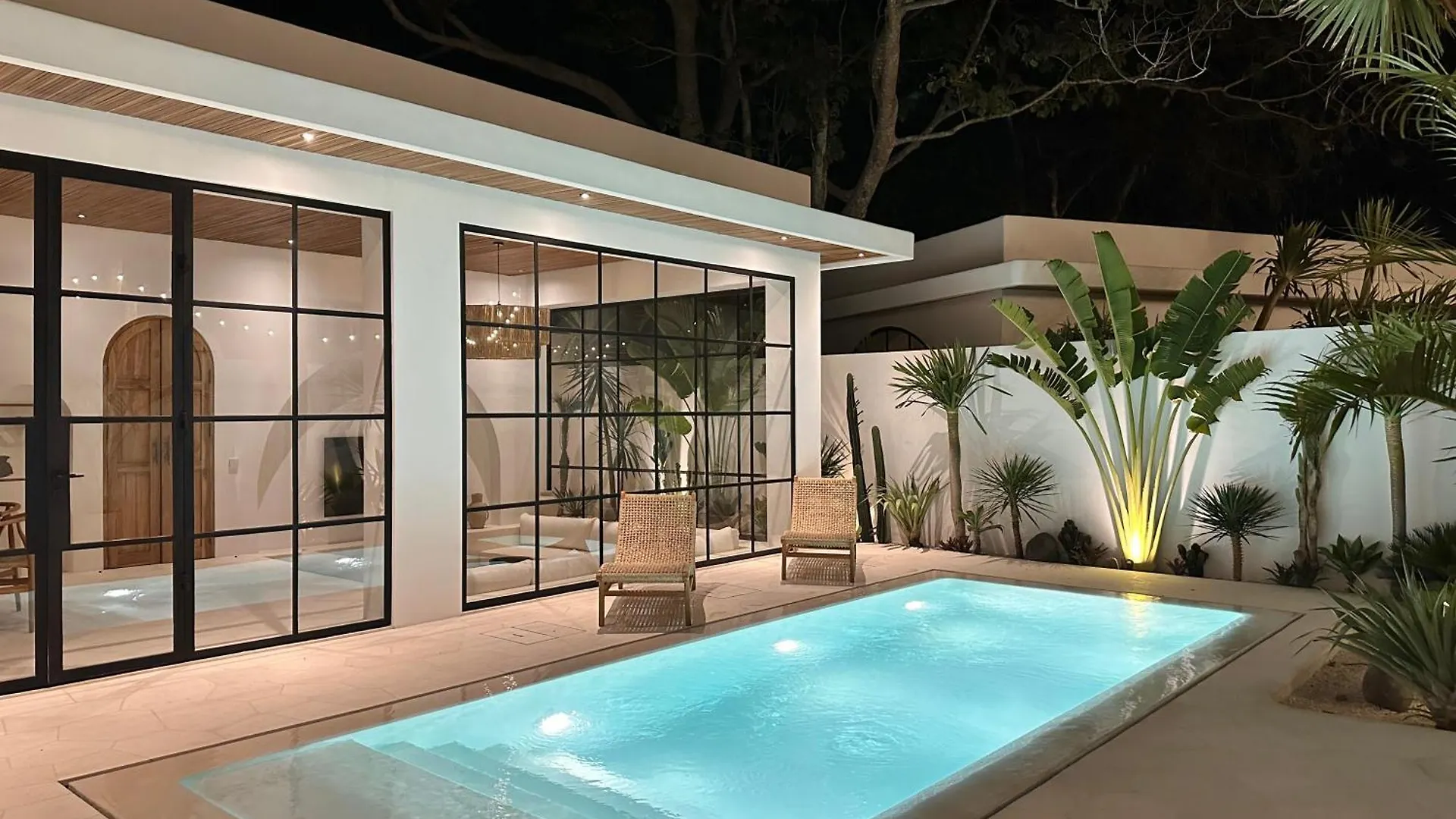 Melrose X The Young Villas Uluwatu Indonésie